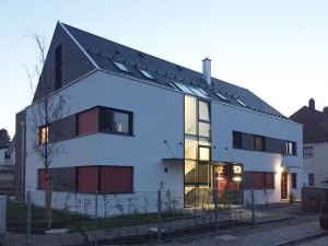 Nord-Ost-Ansicht bei Dämerung